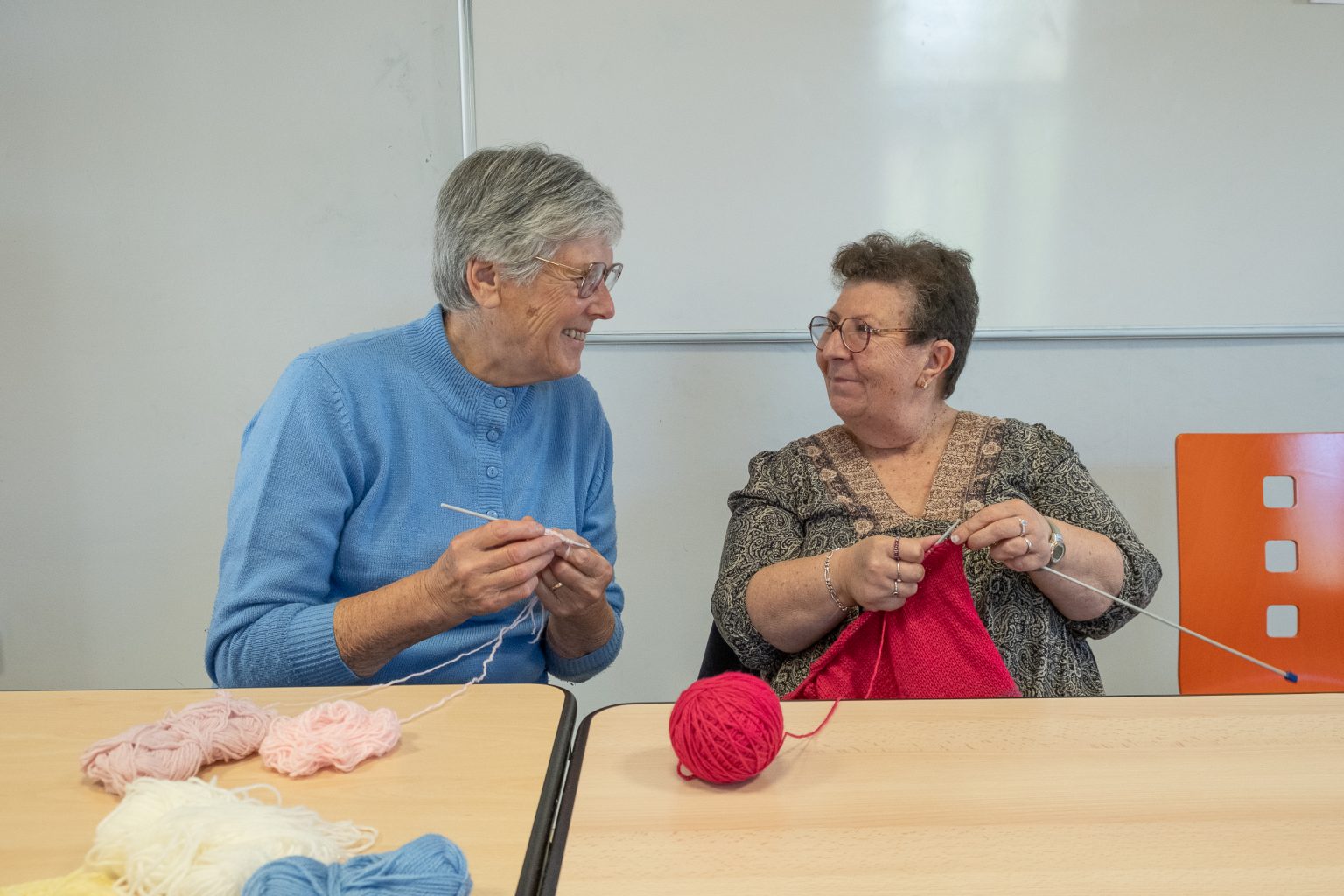 Le Grain de blé est une association qui gère deux lieux de vie et d'accueil à dimension familiale situés au Mans, où des personnes en situation de handicap mental et moteur vivent ensemble avec le plus d'autonomie possible.